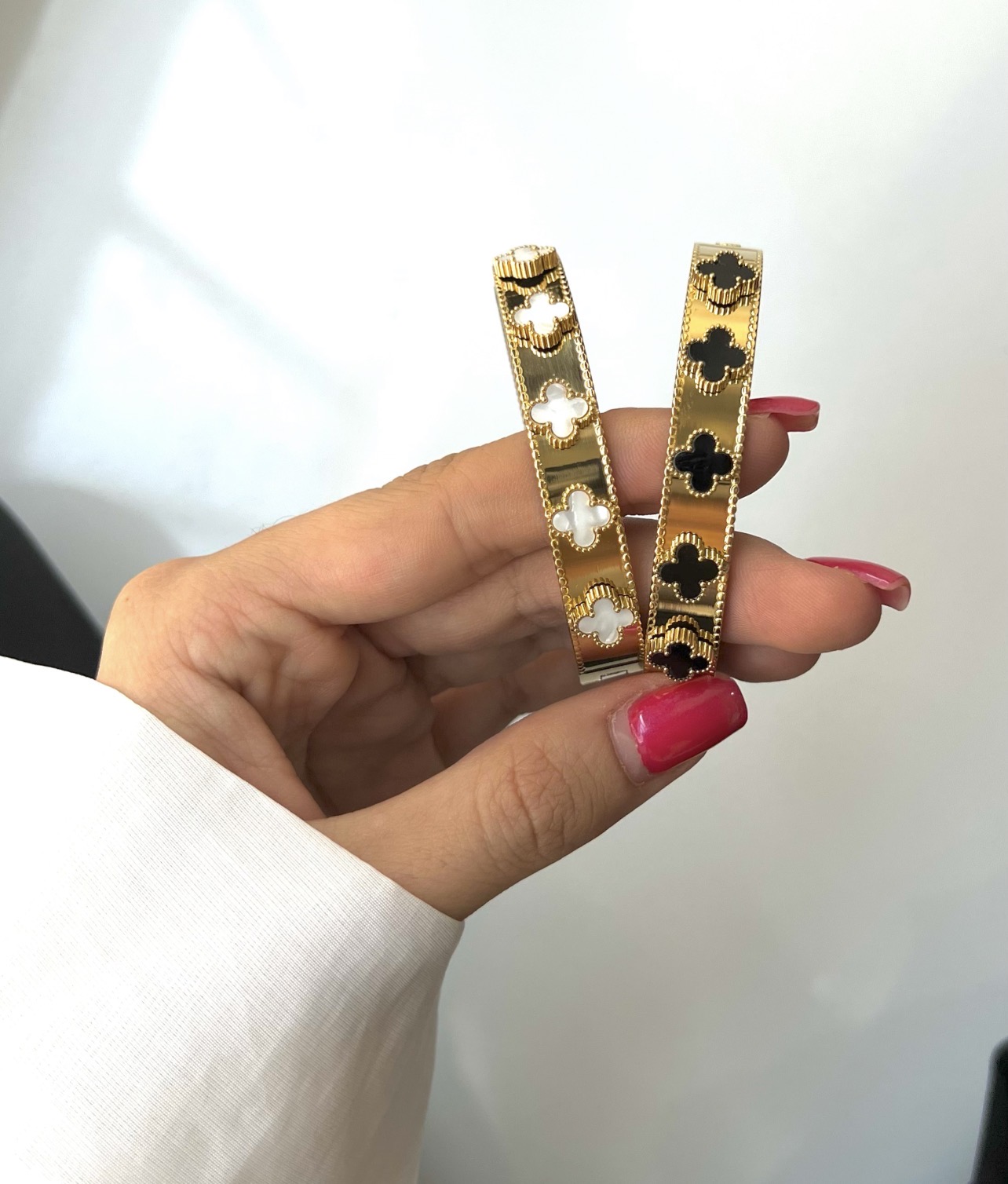 دستبند زنانه طرح بنگل ونكليف طلايي